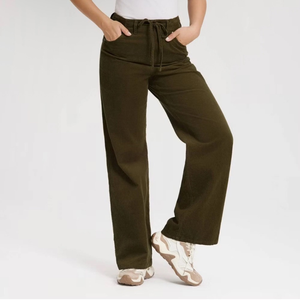 VIRAL NWT Women's Mid-Rise Straight Leg Corduroy Pants - Universal Thread XS